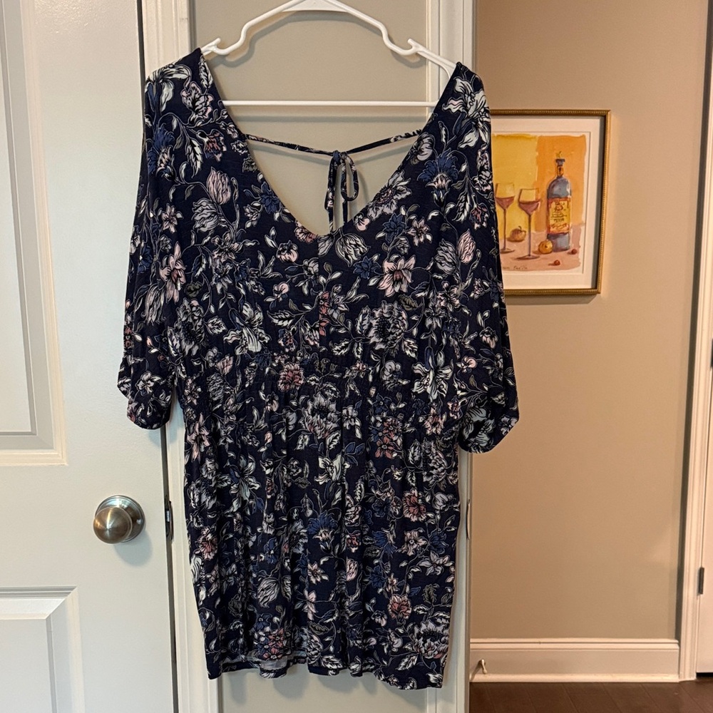 Jessica Simpson MATERNITY top - large